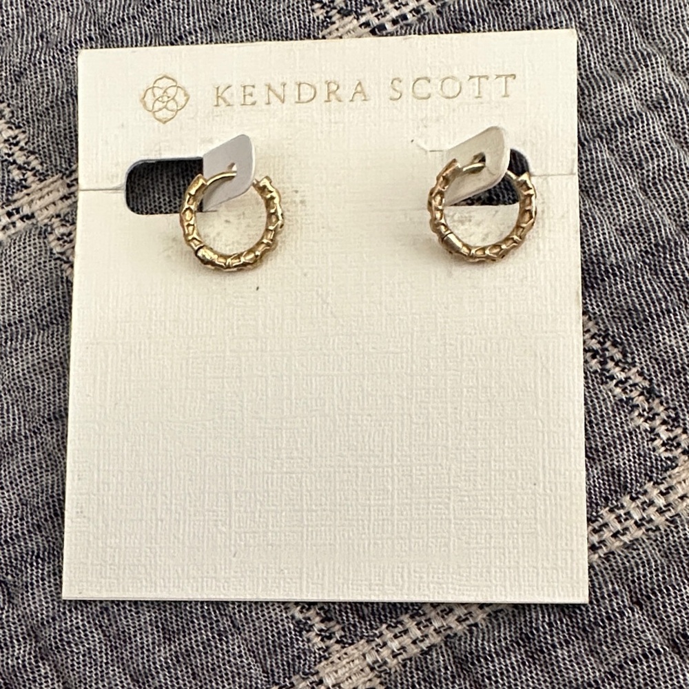 Kendra Scott Maggie Huggie Earrings